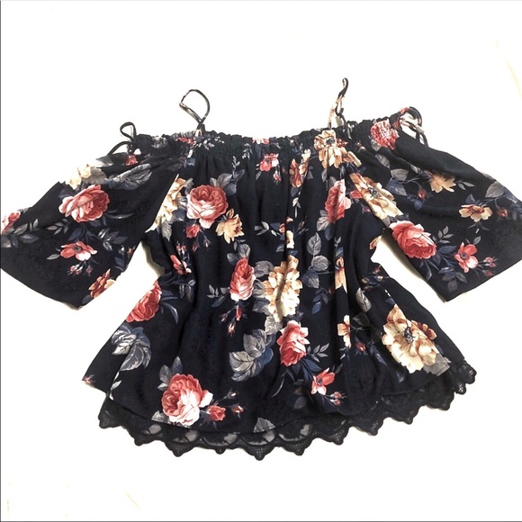 Tops - Floral Off the Shoulder Top 🌺🌸